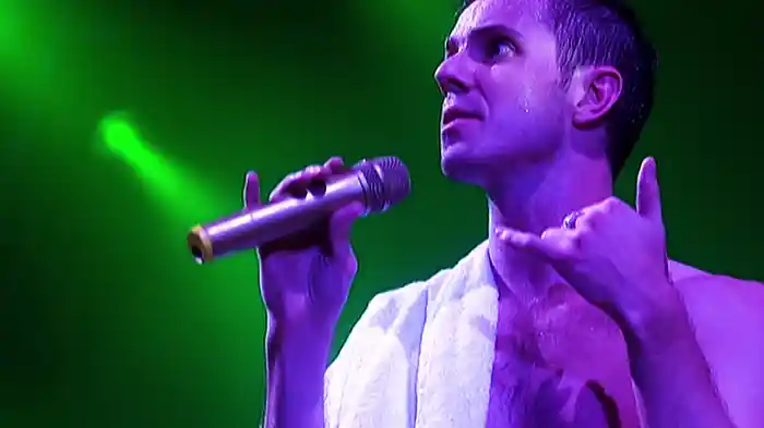 Return To Oz (Live At The O2, London, UK / 2007)