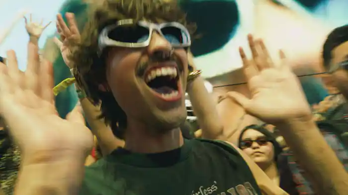 Party People (Visualizer)