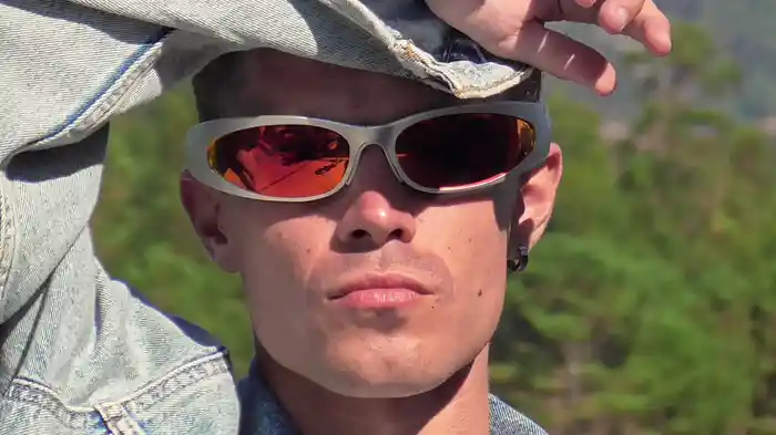 Mis Amigos Opinan Lo Mismo (Este Volumen Pide Outro)