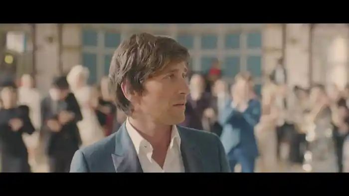 Allongés dans l'herbe