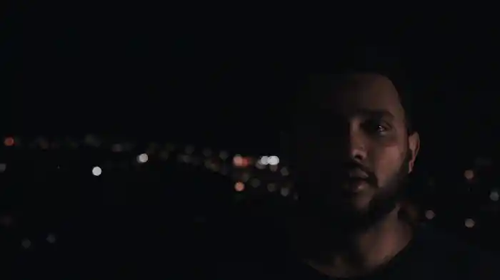 Quem Sou Eu? (Lyric Video)