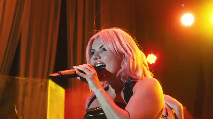 teu beijo (Ao Vivo No Brasil / 2024)