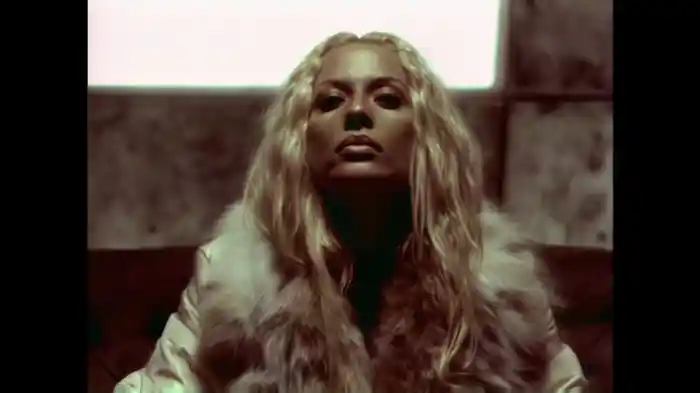 Perfect Stranger (Versión Inglés)