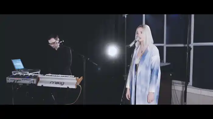 Pokój 5 (Red Bull Stripped Session)