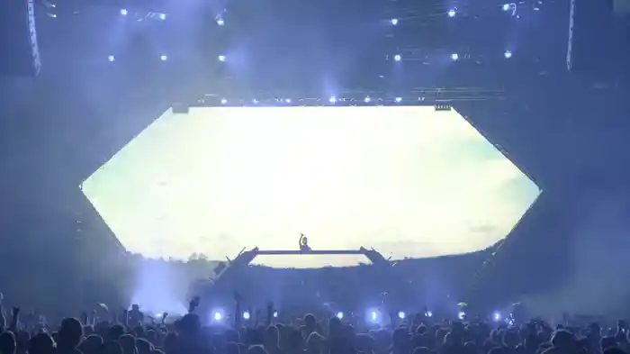 Hey Brother (Live in Uncasville, True Tour 2014)