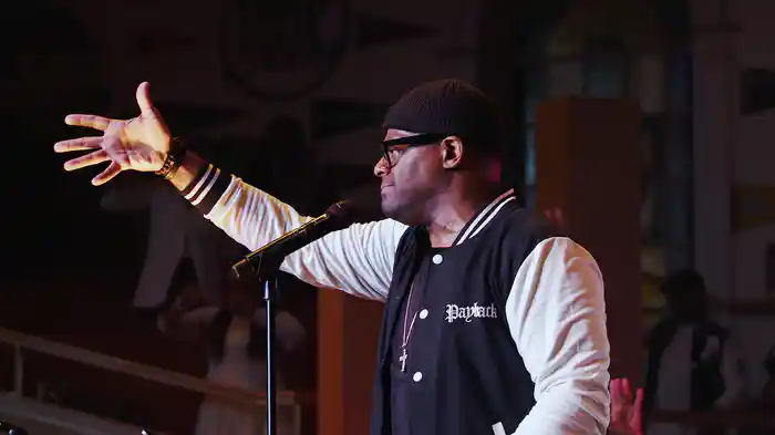 Medley: The Sound / Let It Rise / Walls Came Down / To God Be The Glory / Praise Is What I Do / It's Working (Live)