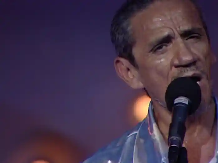 O Que É O Que É (Ao Vivo No Rio De Janeiro / 2002)