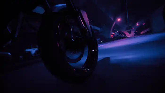 HOLD UP (Visualiser)