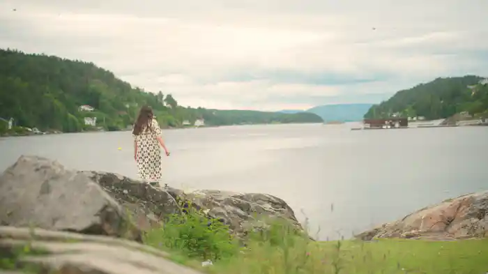 Emelie (Lyric Video)