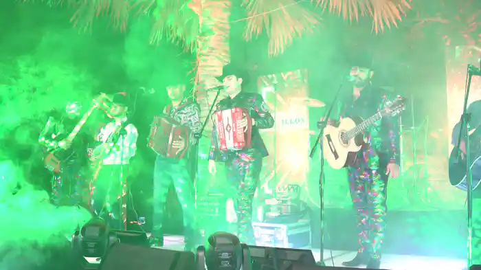 Nunca Tire La Toalla (En Vivo)