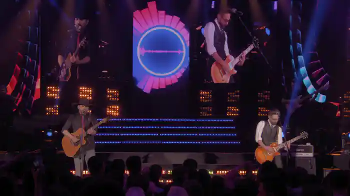 Me Bate, Me Xinga / Vai E Vem (Ao Vivo)