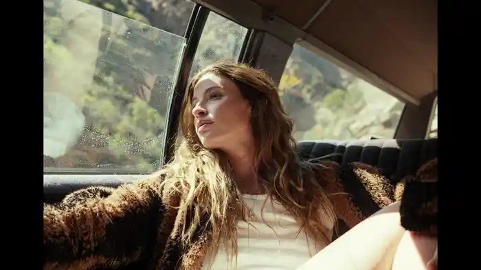 Hi, Everyone Leave Please (Visualizer)