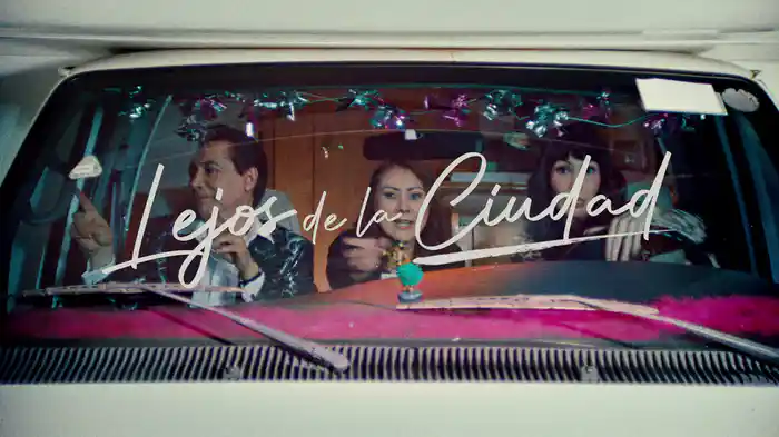 Lejos de la Ciudad (Lyric Video)