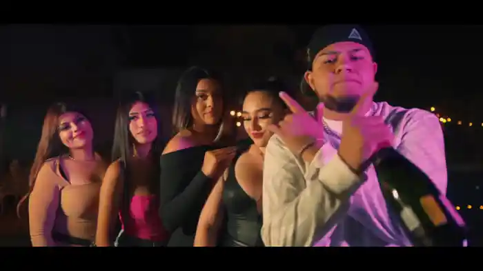 Dice Que Me Extraña (Remix)