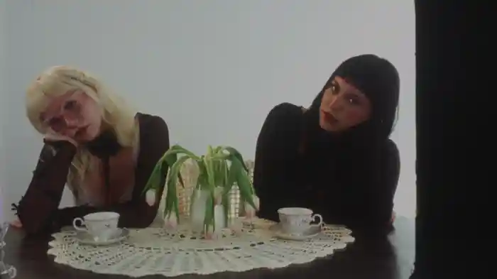 it’s complicated (Lyric Video)