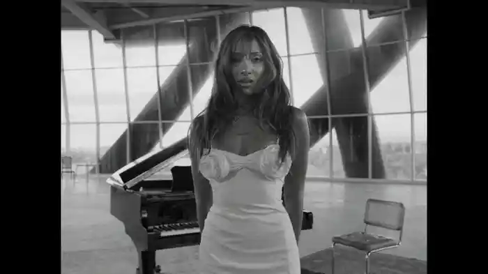 Unloveu (Official Visual)