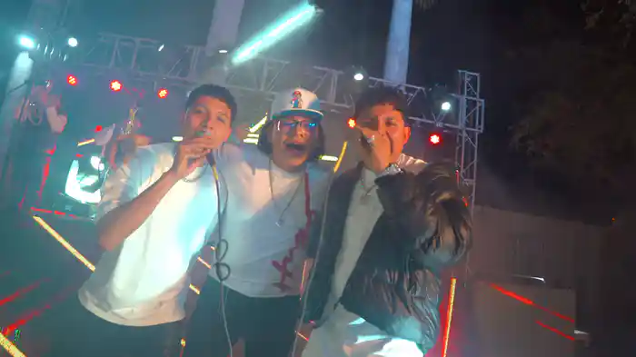 No Me Hagas Caso (En Vivo)