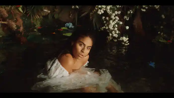 NO ONE’S IN THE ROOM