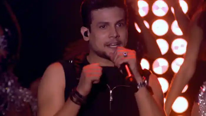 Descontrolada (Live)