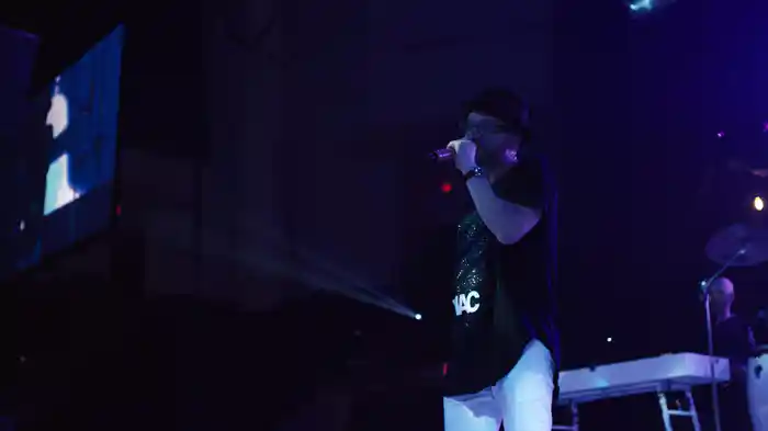 Lights Shine Bright (Live)