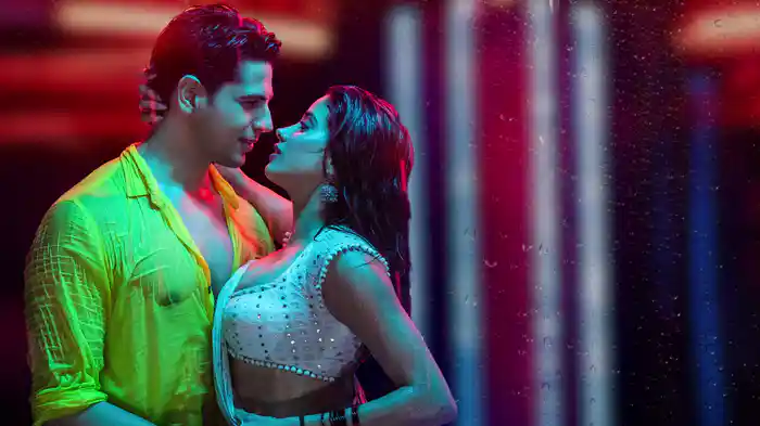 Bheegi Saree (From "Param Sundari" / Lyric Video)