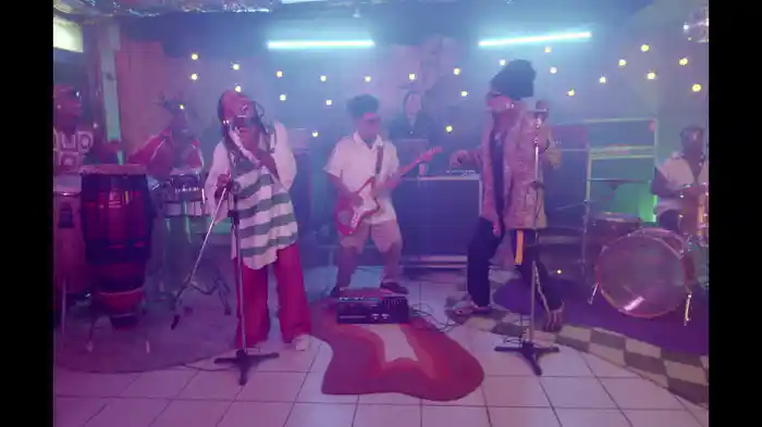 Sai da Frente / Da Favela Pro Asfalto