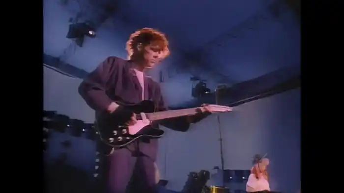 Hold Me Now (Live at the Del Mar Race Track, USA / 1984)