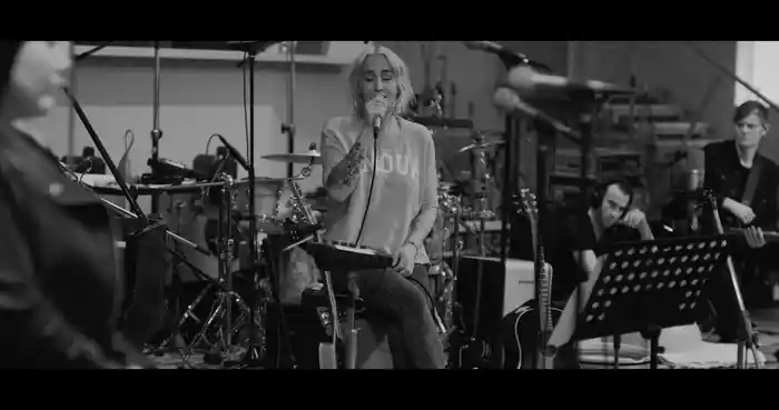 Flugzeug aus Papier (Für Emmy) (Live In Berlin / 2019)