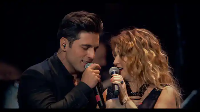 Amor De Los Dos (En Directo En El Teatro De La Ciudad Esperanza Iris / 2016)