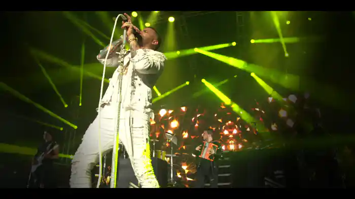 Materialista (En Vivo)