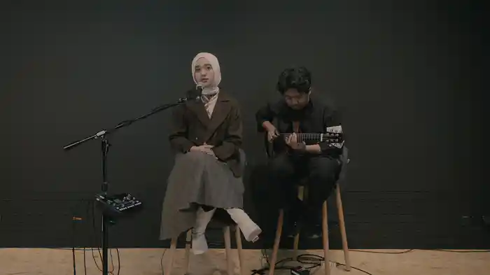 Berjalan Tanpamu (Acoustic Session)