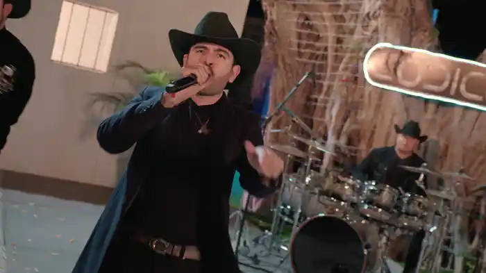 La Escuela De La Vida (En Vivo)