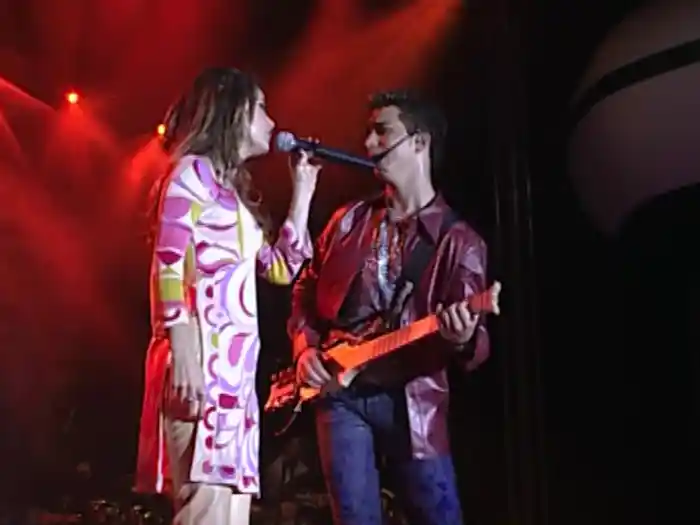 Quando Você Passa (Turu Turu) (Ao Vivo No Rio De Janeiro / 2002)