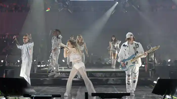 Niñas Mal (En Vivo)