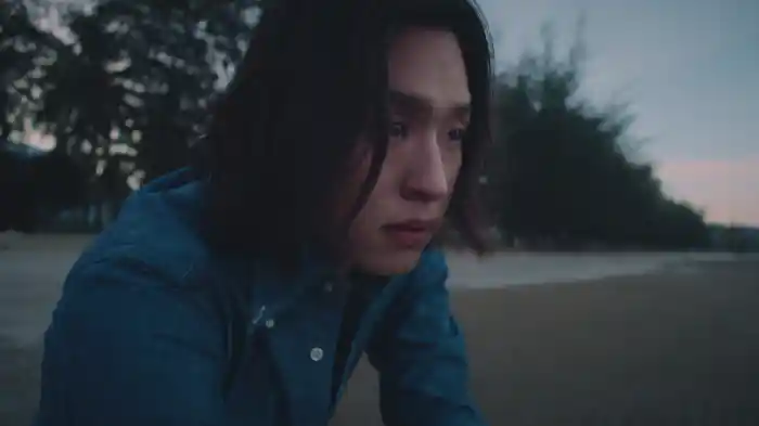 ใครจะรู้ (Silent Blue)