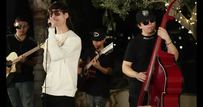 No Vuelvo A Extrañarte (En Vivo)