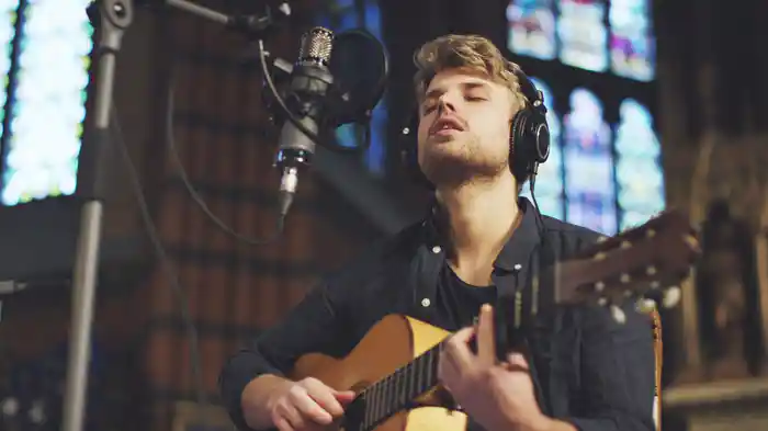 Don't Hold Me (Live Session, Stockholm)