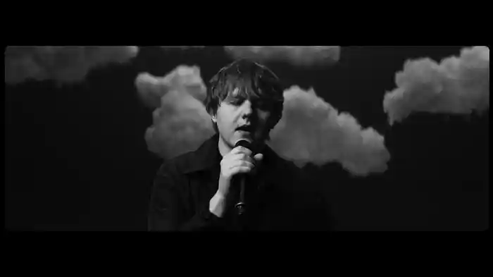 Hold Me While You Wait (Interlude Session)