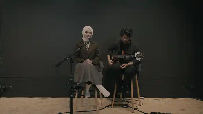 Menikmati Kebohongan (Acoustic Session)