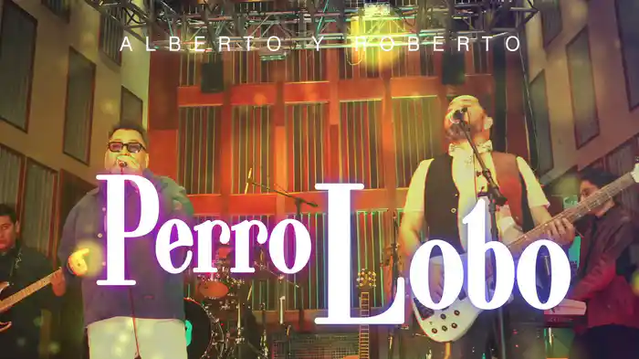 Perro Lobo (LETRA/En Vivo)