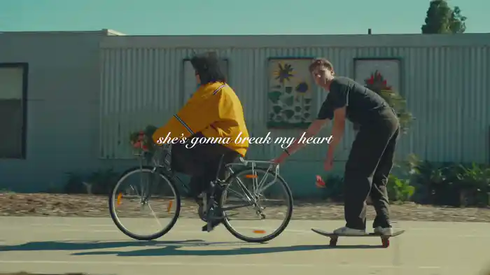 She’s Gonna Break My Heart (Lyric Video)