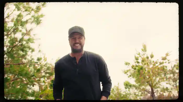 Country And She Knows It (Visualizer)