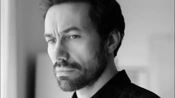 É-me Igual (Lyric Video)