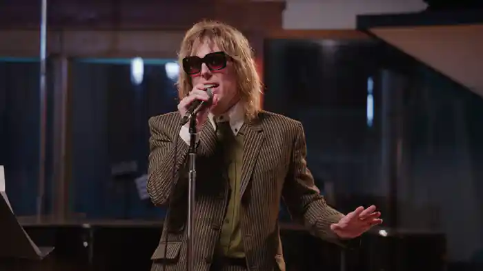 Pretty Vicious (Acoustic / Unplugged At EastWest)
