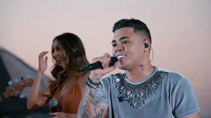 Espaçosa Demais (Felipe Araújo In Brasília / Ao Vivo Na Praia / 2019)