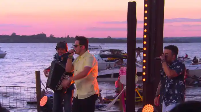 Incerteza (Na Praia / Ao Vivo)