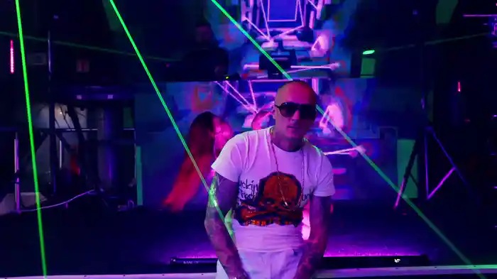 Yugo jebe dugo (Lyric Video)