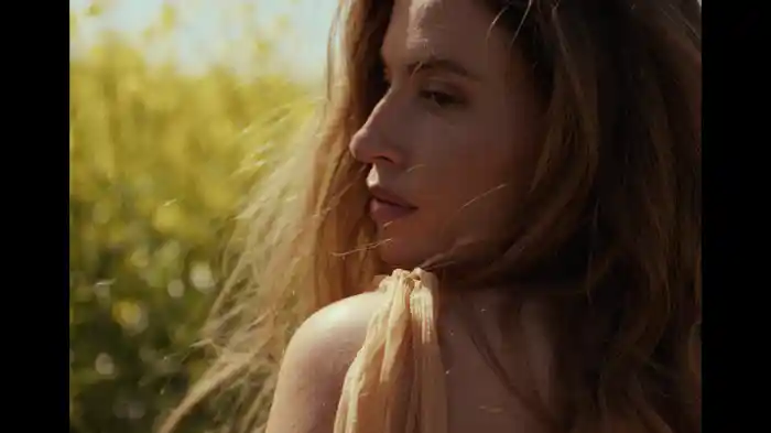 Good Girl / Gone Girl (Visualizer)