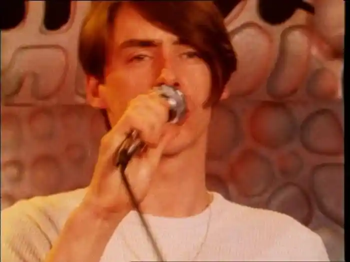 Walls Come Tubling Down (Showbiz - 1986)