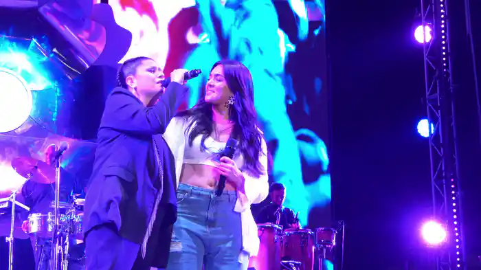 Enganchados (En Vivo)